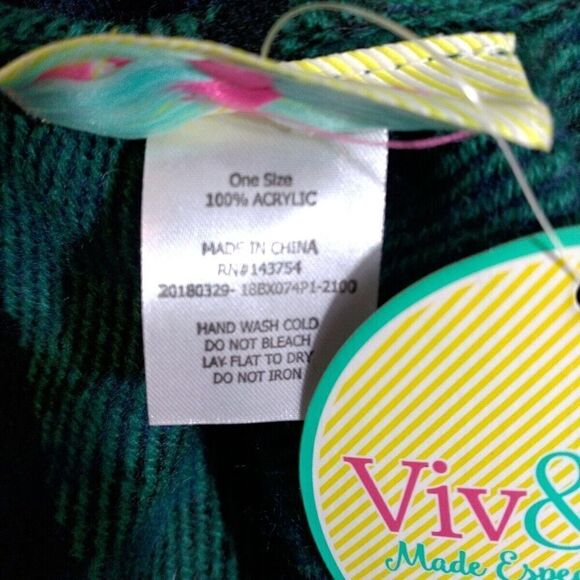 Viv & Lou Woman's One Size Green Plaid Wrap Shawl With Fringe 100% Acrylic NWT - Picture 8 of 8